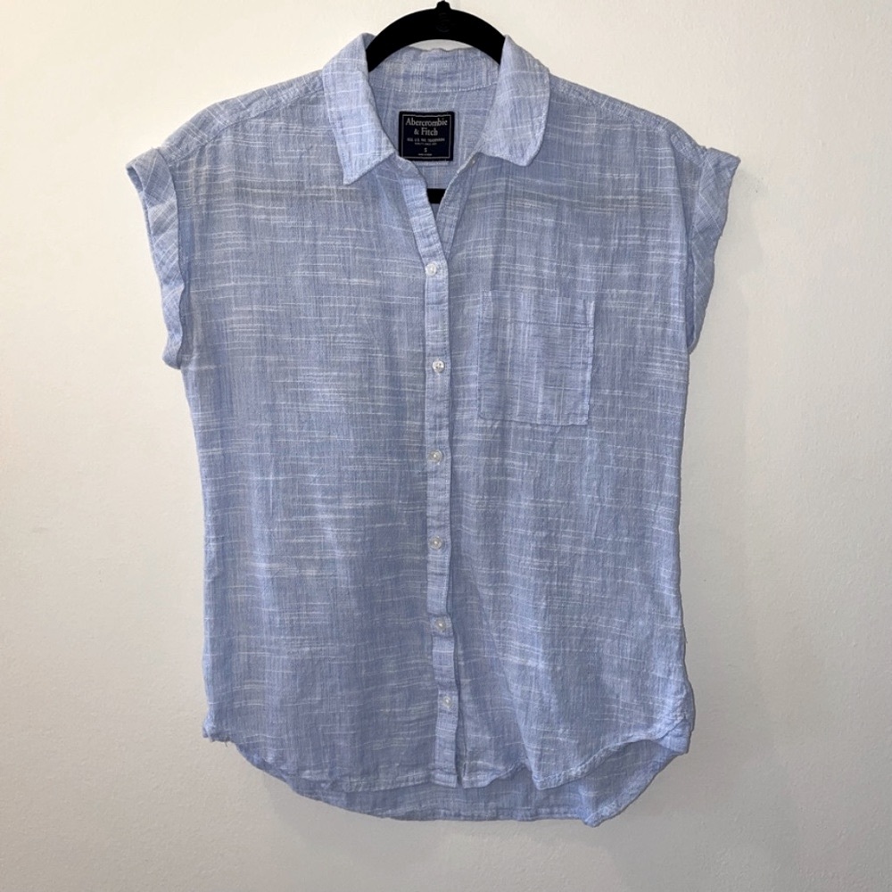 Abercrombie & Fitch Sleeveless Button Up Small